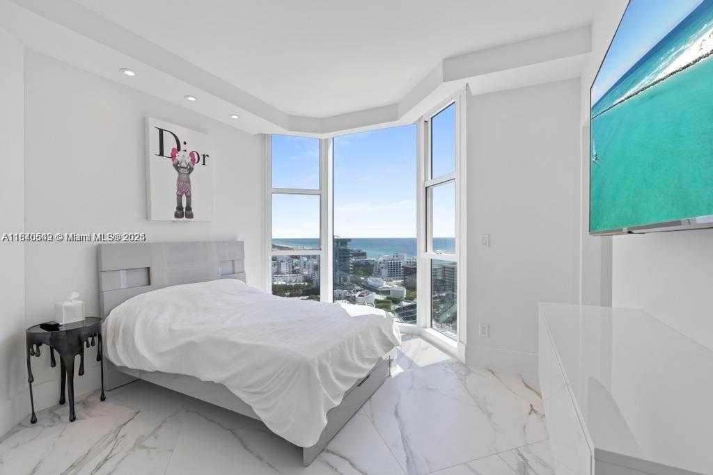 Small Image of 300 SOUTH POINTE DR #2201, Miami Beach Number 32