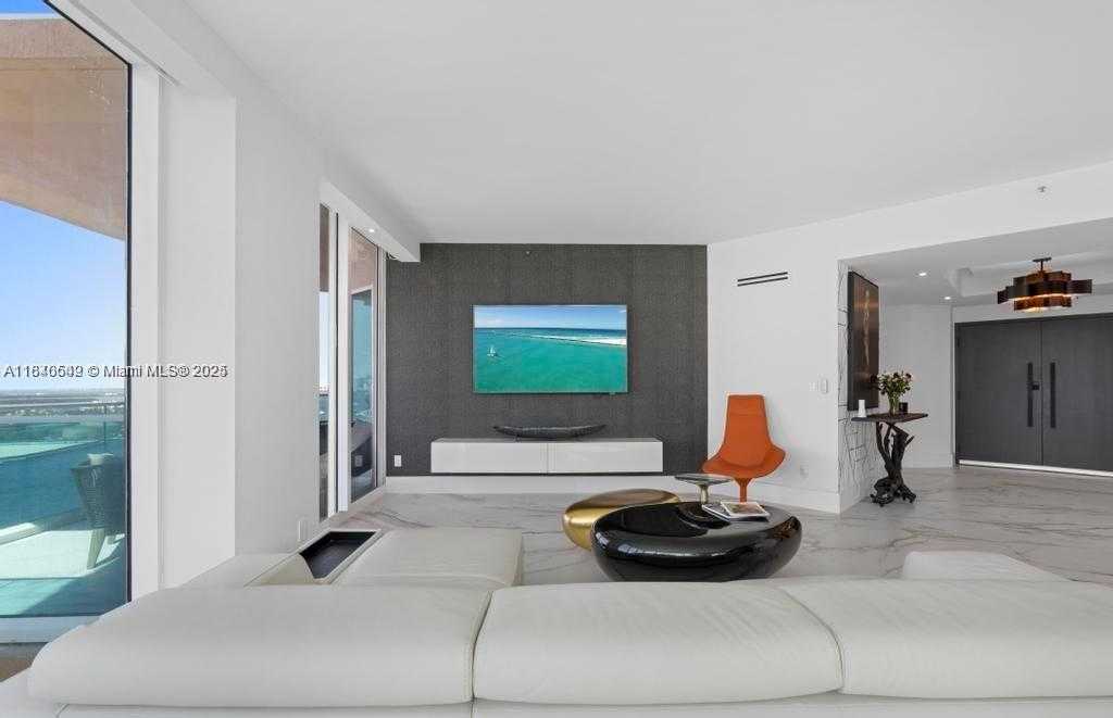 Small Image of 300 SOUTH POINTE DR #2201, Miami Beach Number 6