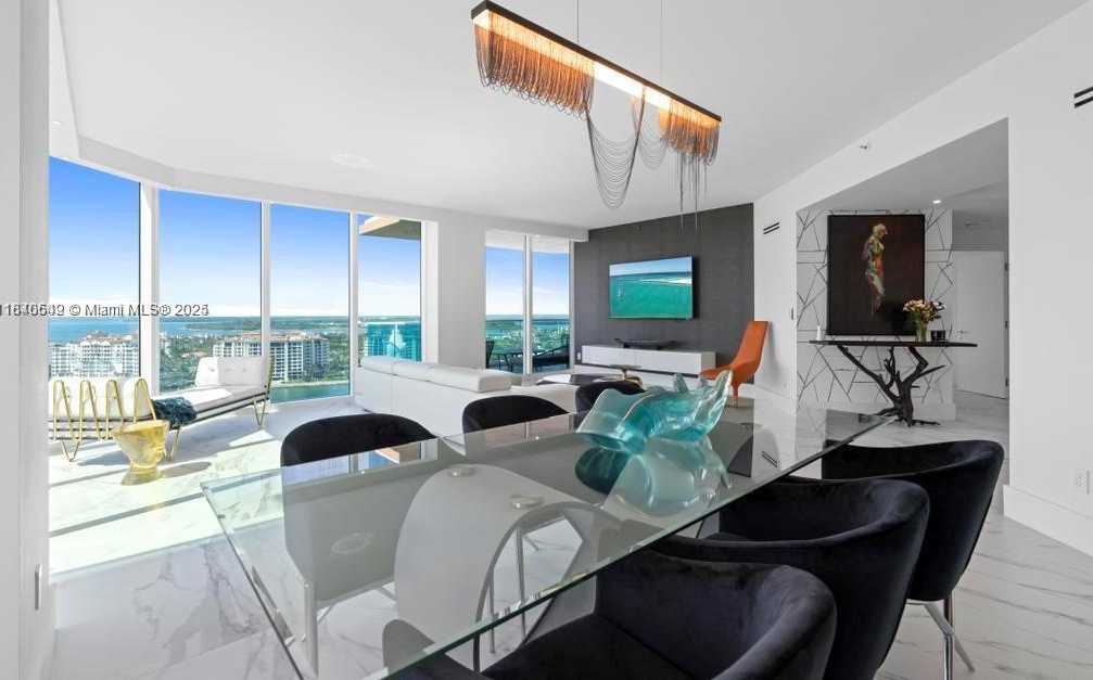 Small Image of 300 SOUTH POINTE DR #2201, Miami Beach Number 9