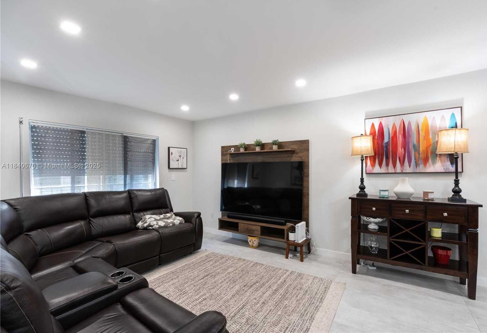 Small Image of 7150 INDIAN CREEK DR #206, Miami Beach Number 10