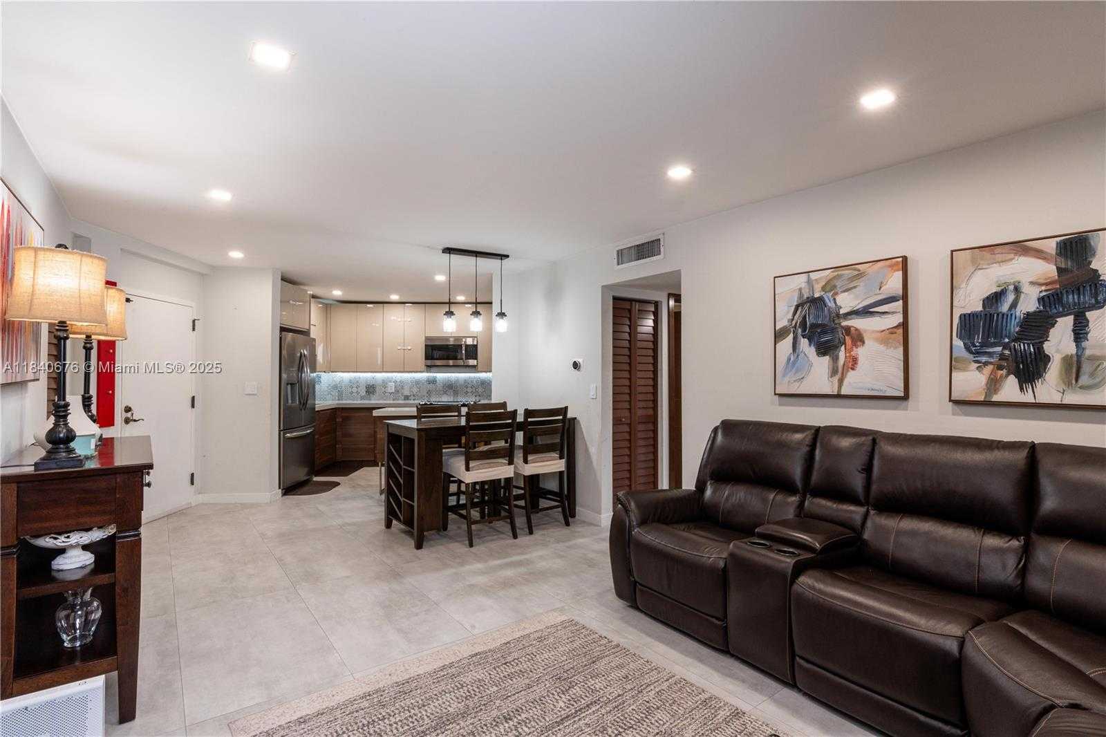 Small Image of 7150 INDIAN CREEK DR #206, Miami Beach Number 11