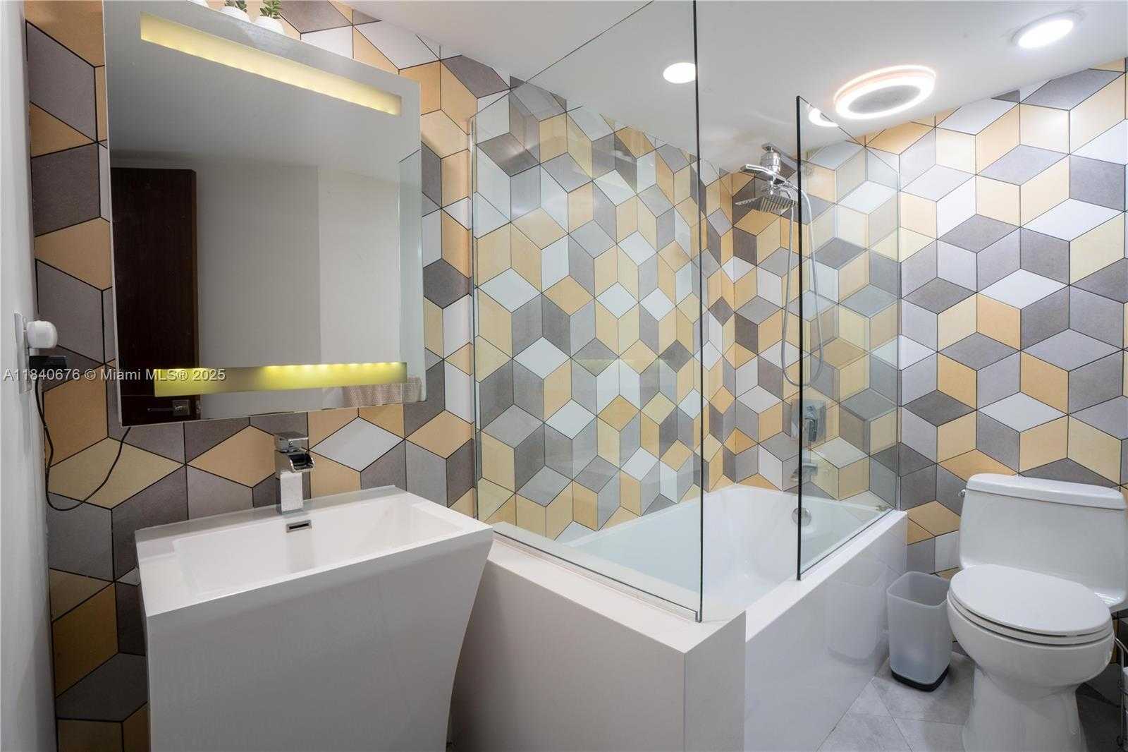 Small Image of 7150 INDIAN CREEK DR #206, Miami Beach Number 13