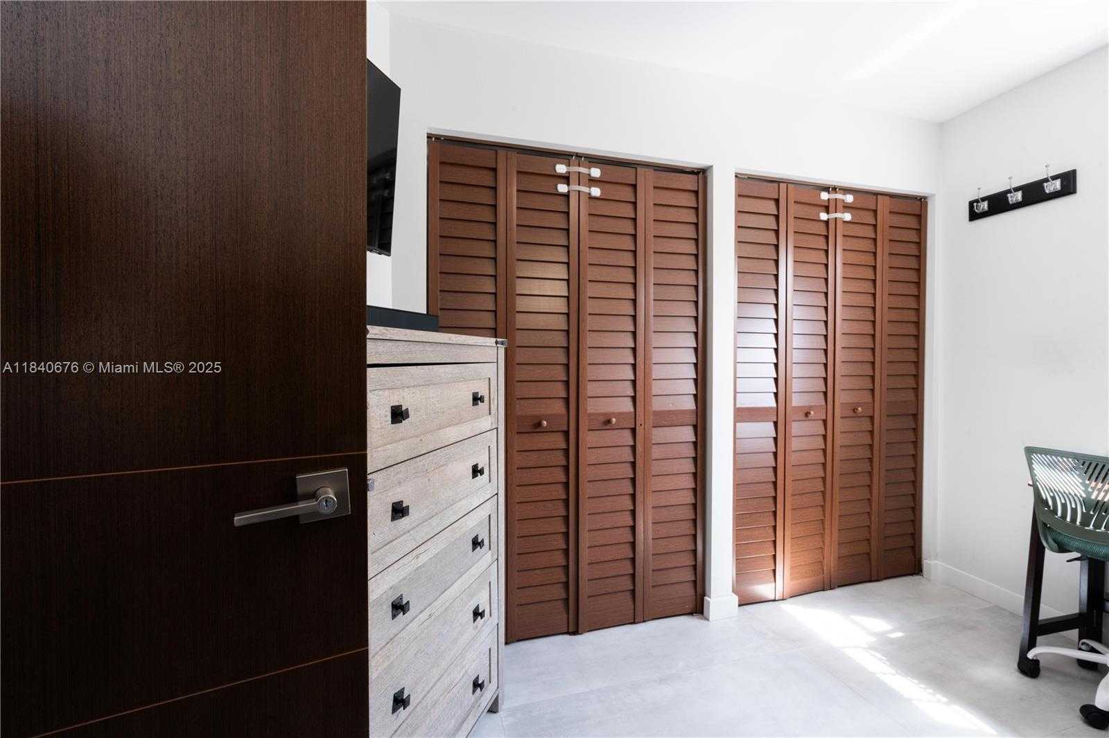 Small Image of 7150 INDIAN CREEK DR #206, Miami Beach Number 14