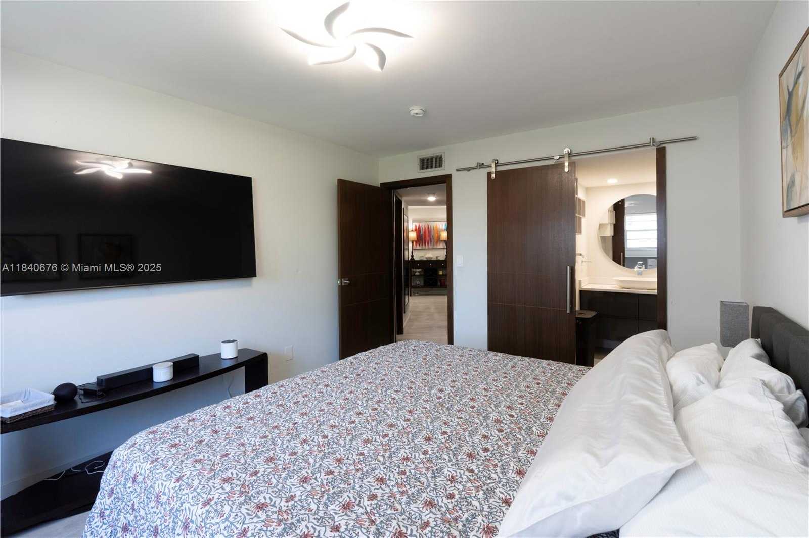 Small Image of 7150 INDIAN CREEK DR #206, Miami Beach Number 19
