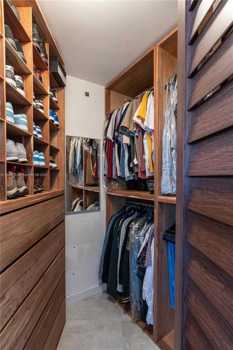 Small Image of 7150 INDIAN CREEK DR #206, Miami Beach Number 21