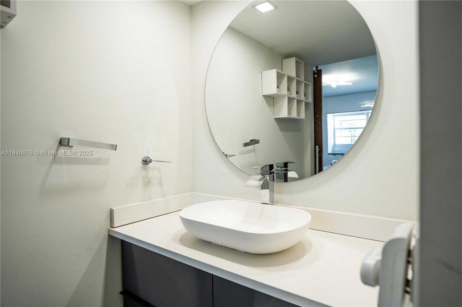 Small Image of 7150 INDIAN CREEK DR #206, Miami Beach Number 24