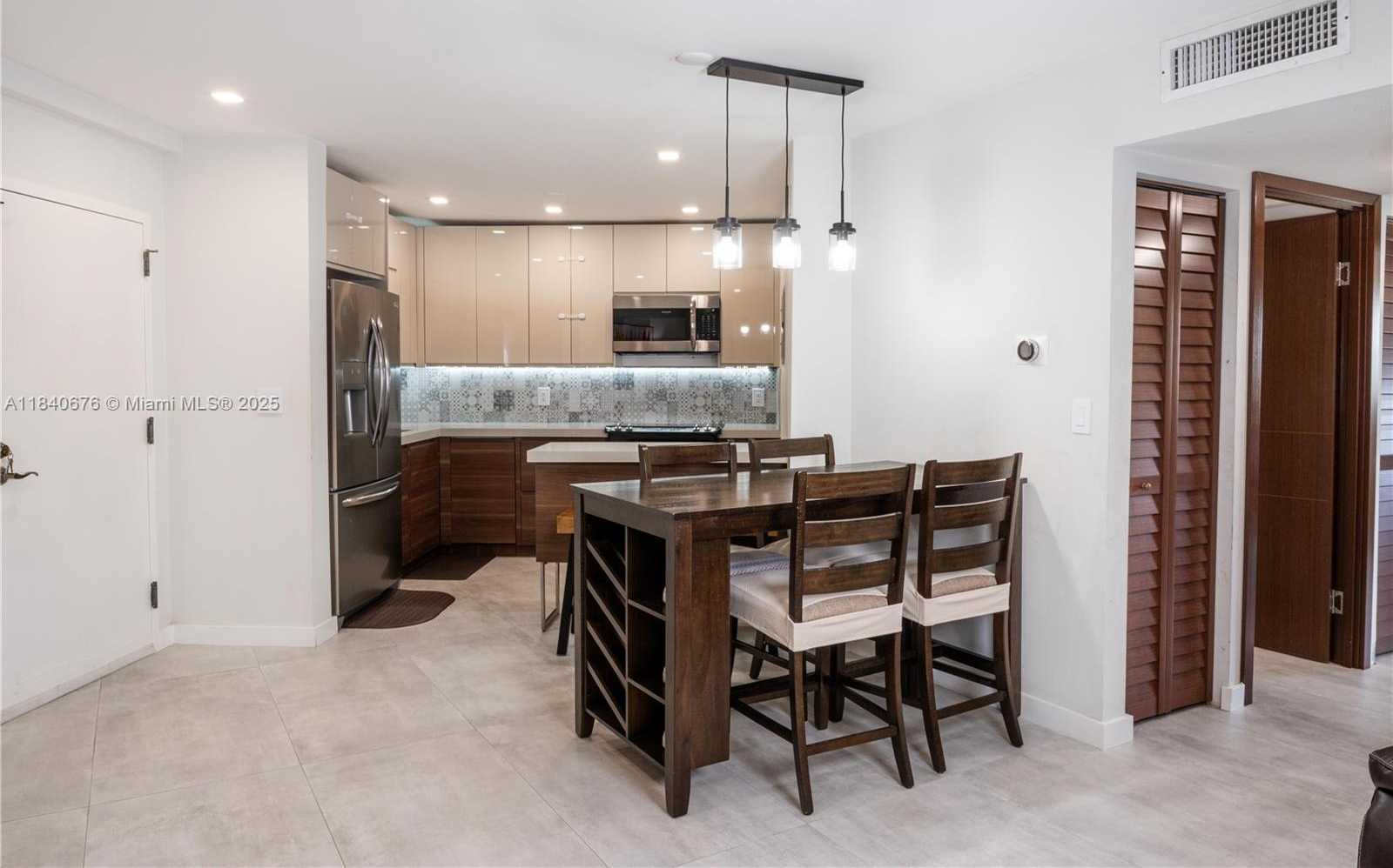 Small Image of 7150 INDIAN CREEK DR #206, Miami Beach Number 3
