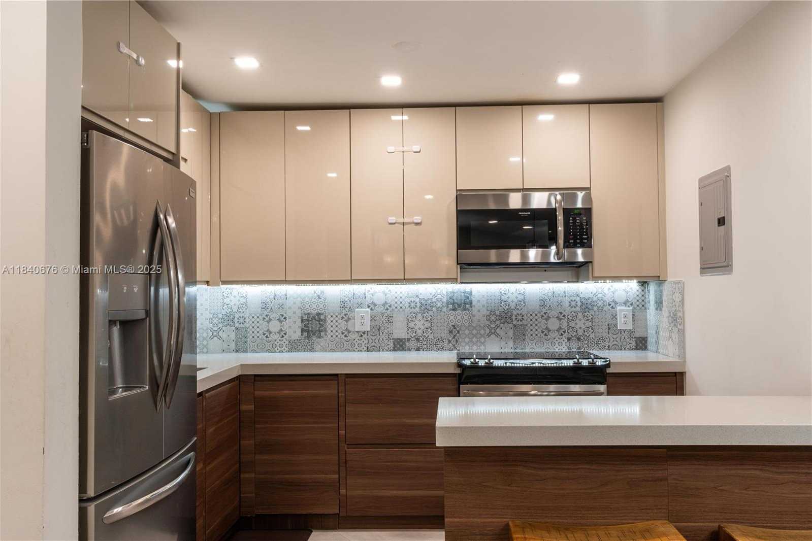 Small Image of 7150 INDIAN CREEK DR #206, Miami Beach Number 4