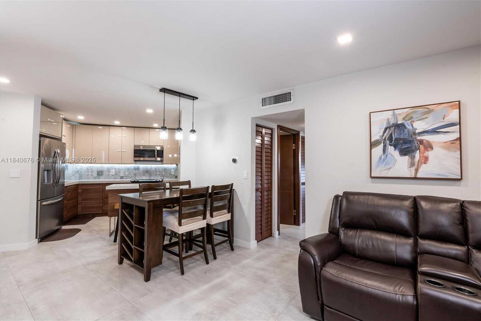 Small Image of 7150 INDIAN CREEK DR #206, Miami Beach Number 6
