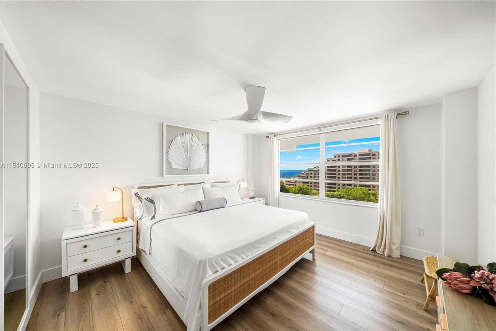 Small Image of 199 OCEAN LANE DR #1015, Key Biscayne Number 13