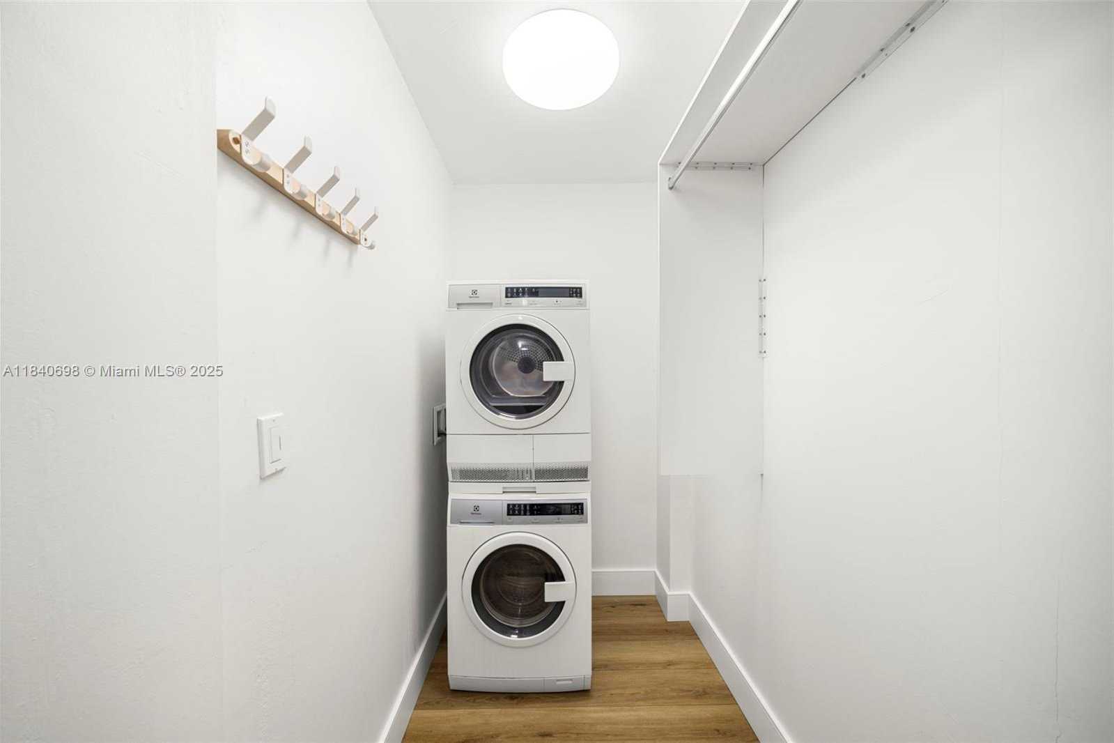 Small Image of 199 OCEAN LANE DR #1015, Key Biscayne Number 19