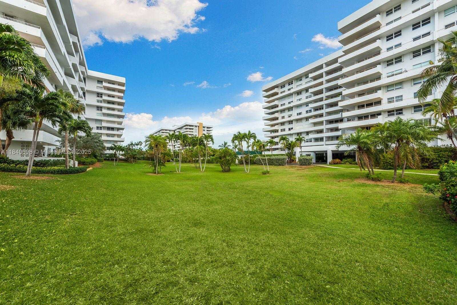 Small Image of 199 OCEAN LANE DR #1015, Key Biscayne Number 26