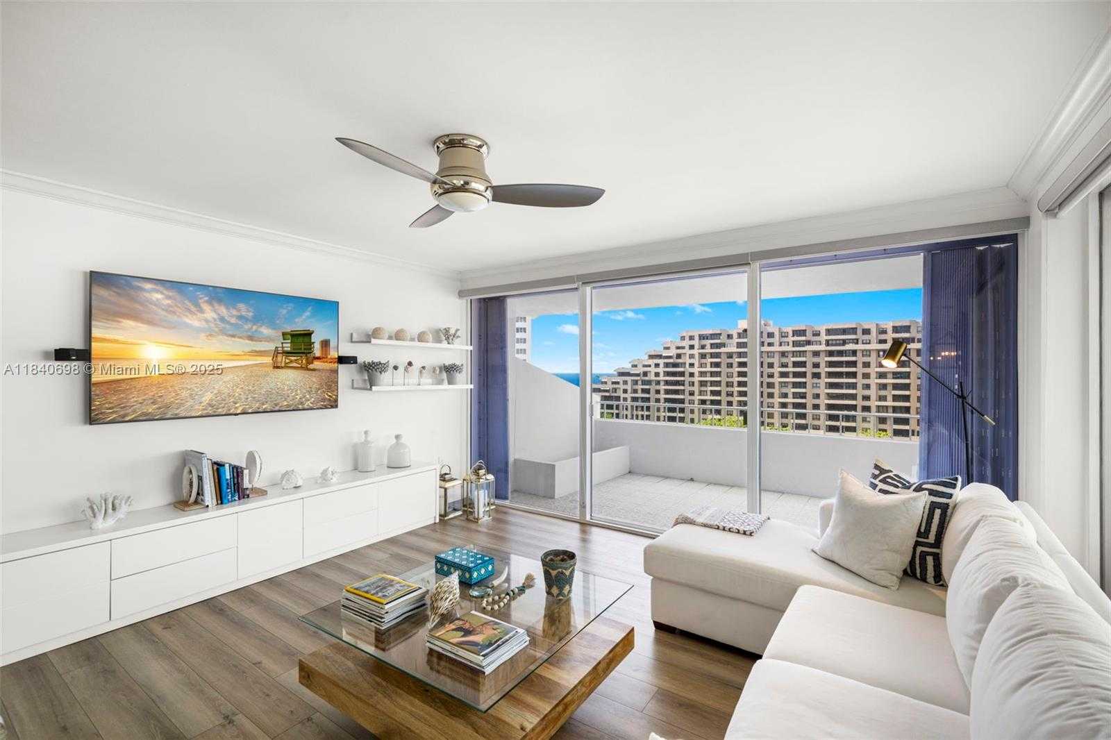 Small Image of 199 OCEAN LANE DR #1015, Key Biscayne Number 4
