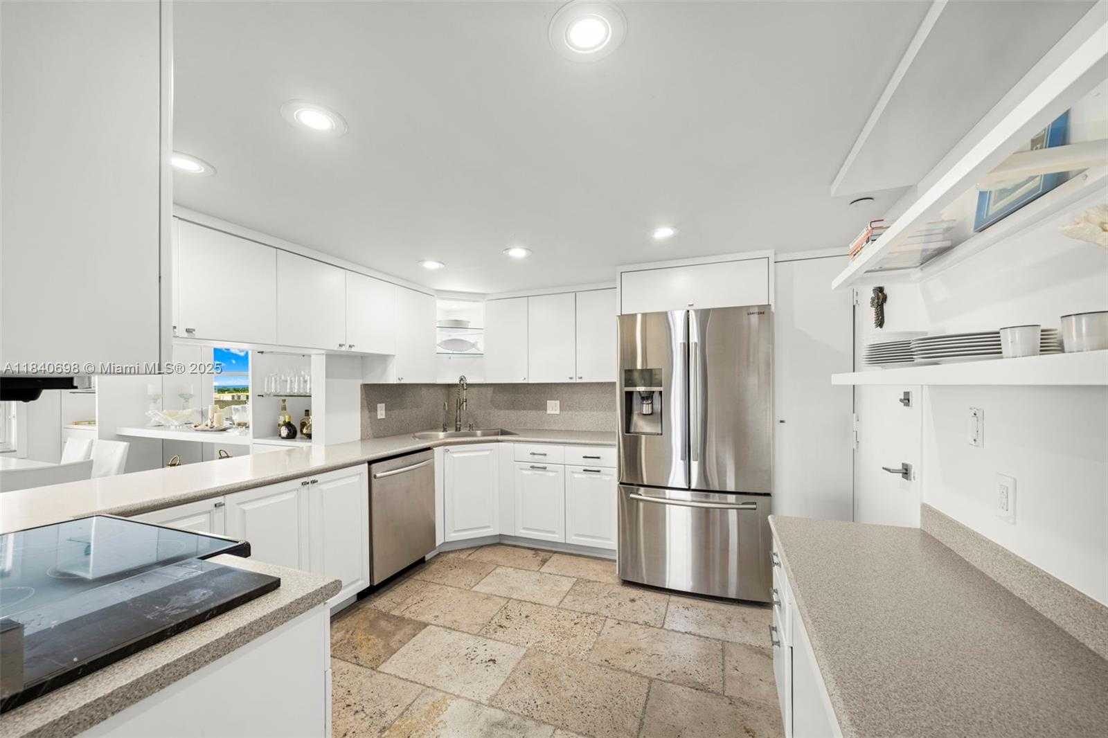 Small Image of 199 OCEAN LANE DR #1015, Key Biscayne Number 8