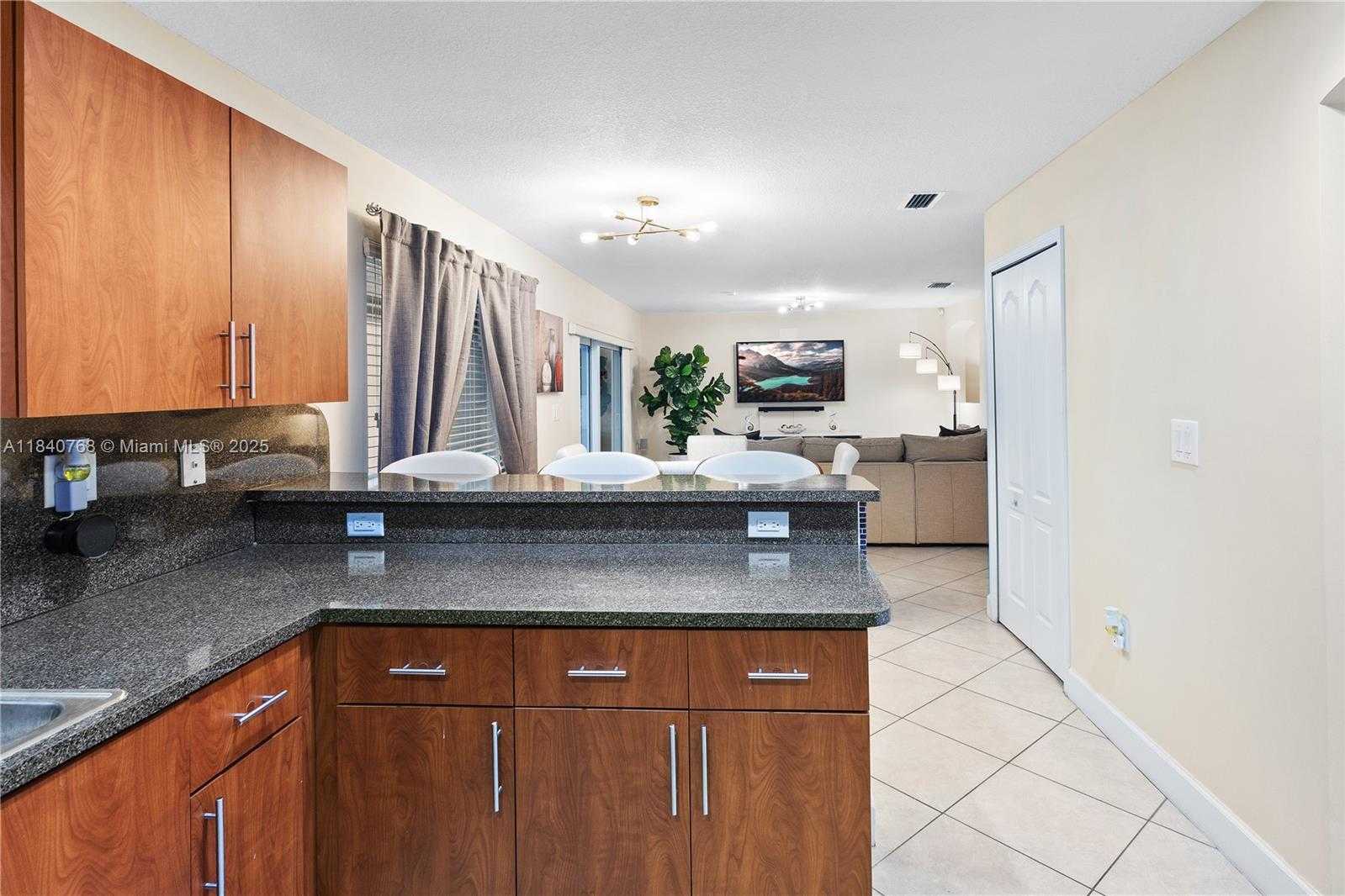 Small Image of 4461 SOUTH WEST 162ND CT, Miami Number 11