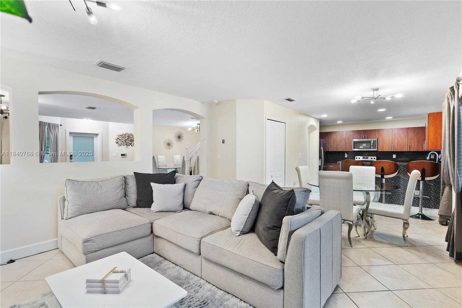 Small Image of 4461 SOUTH WEST 162ND CT, Miami Number 14