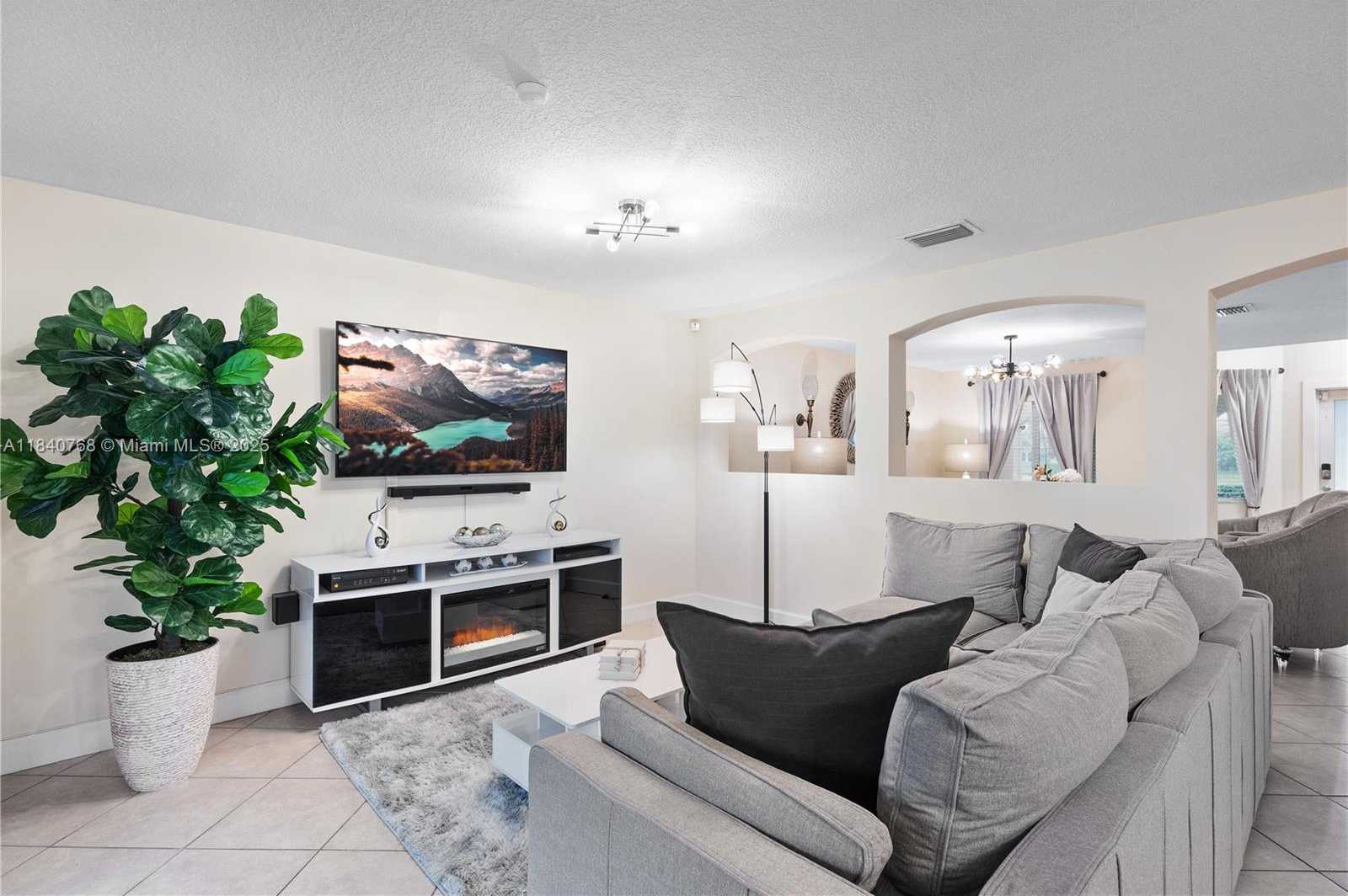 Small Image of 4461 SOUTH WEST 162ND CT, Miami Number 16