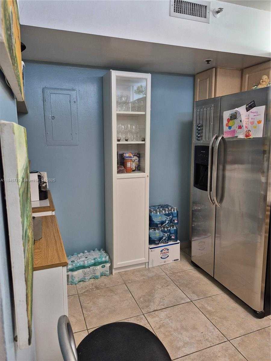 Small Image of 4001 HILLCREST DR #705, Hollywood Number 11