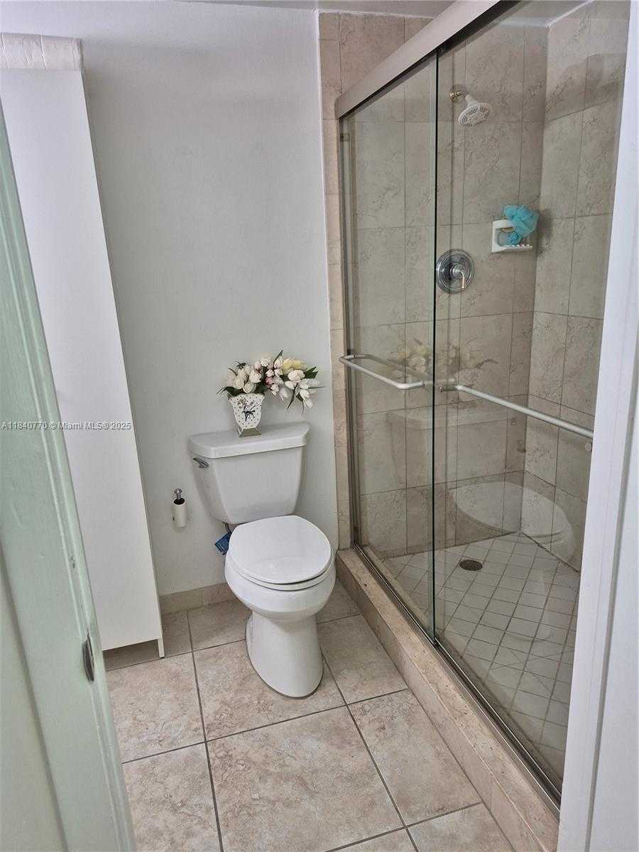 Small Image of 4001 HILLCREST DR #705, Hollywood Number 15