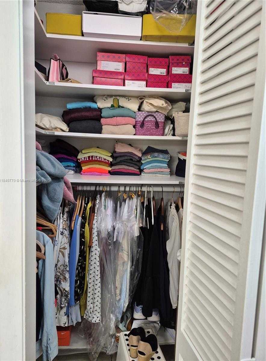 Small Image of 4001 HILLCREST DR #705, Hollywood Number 16