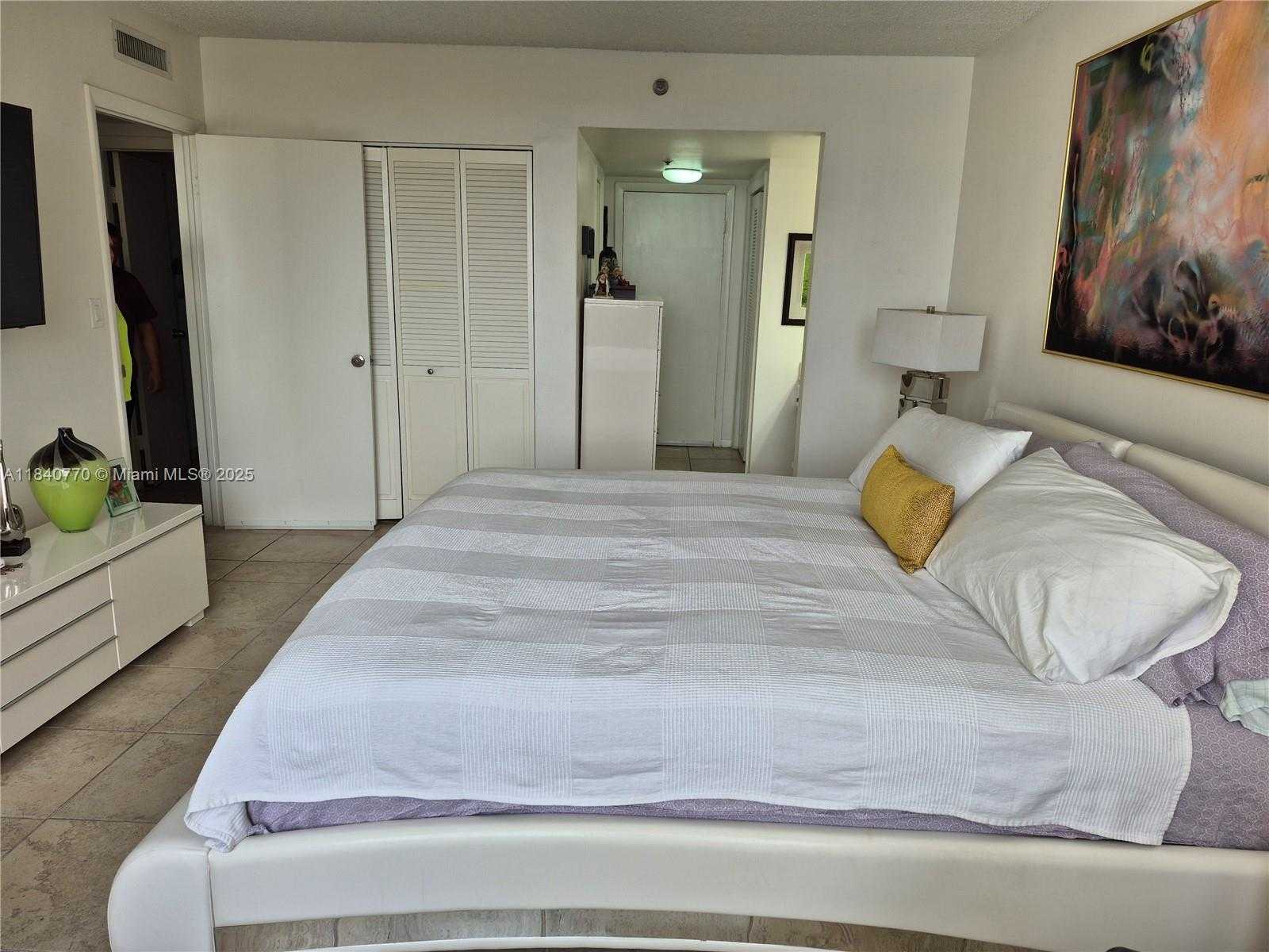 Small Image of 4001 HILLCREST DR #705, Hollywood Number 17