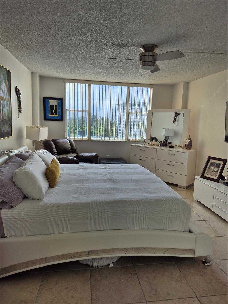 Small Image of 4001 HILLCREST DR #705, Hollywood Number 19