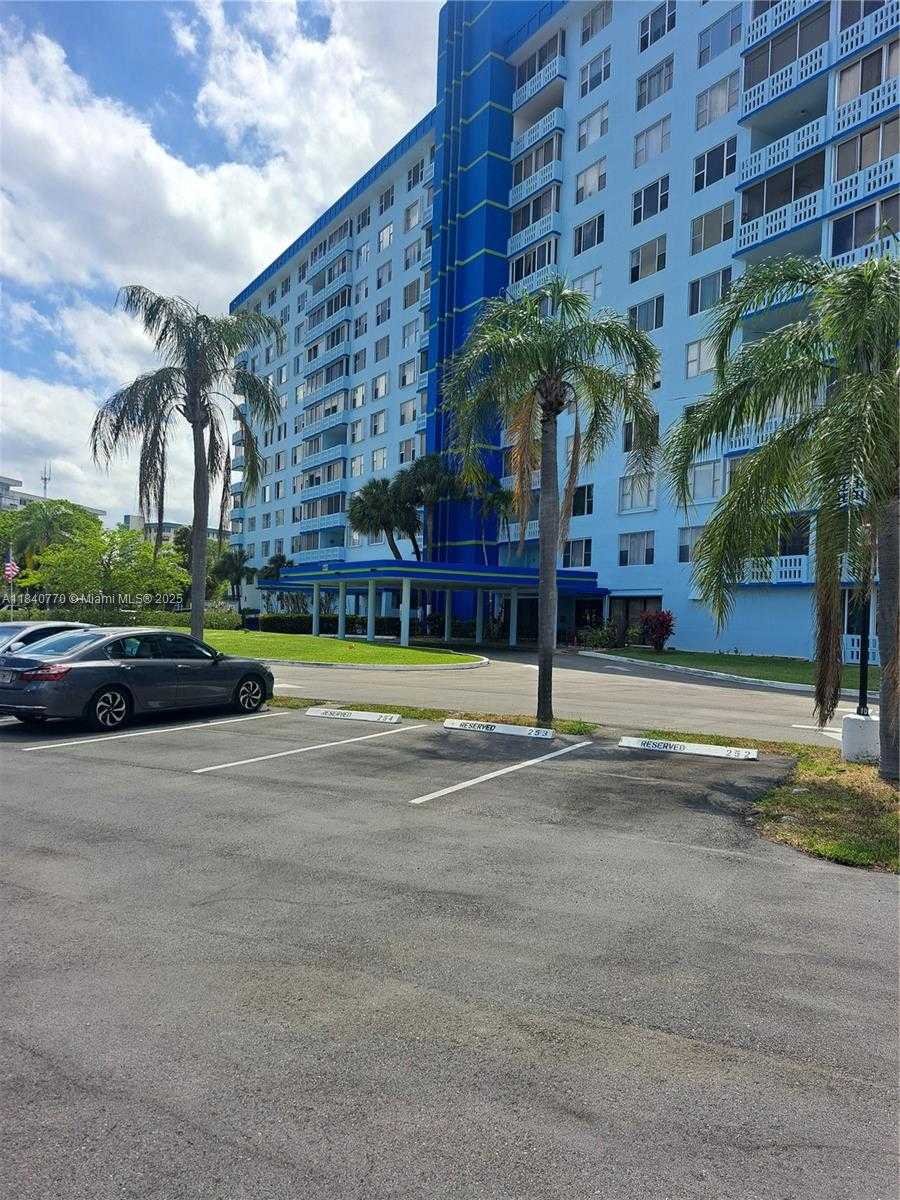 Small Image of 4001 HILLCREST DR #705, Hollywood Number 20