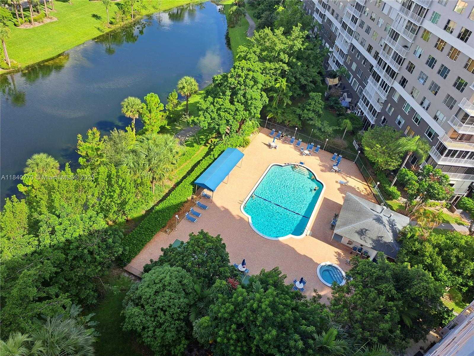 Small Image of 4001 HILLCREST DR #705, Hollywood Number 21