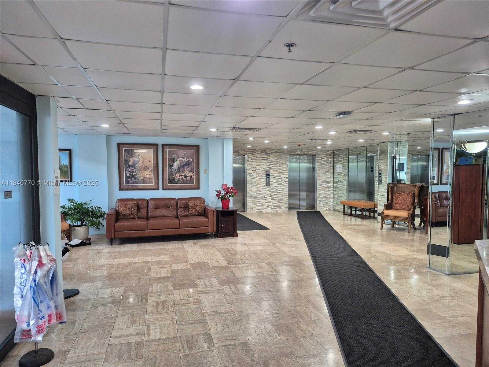 Small Image of 4001 HILLCREST DR #705, Hollywood Number 23