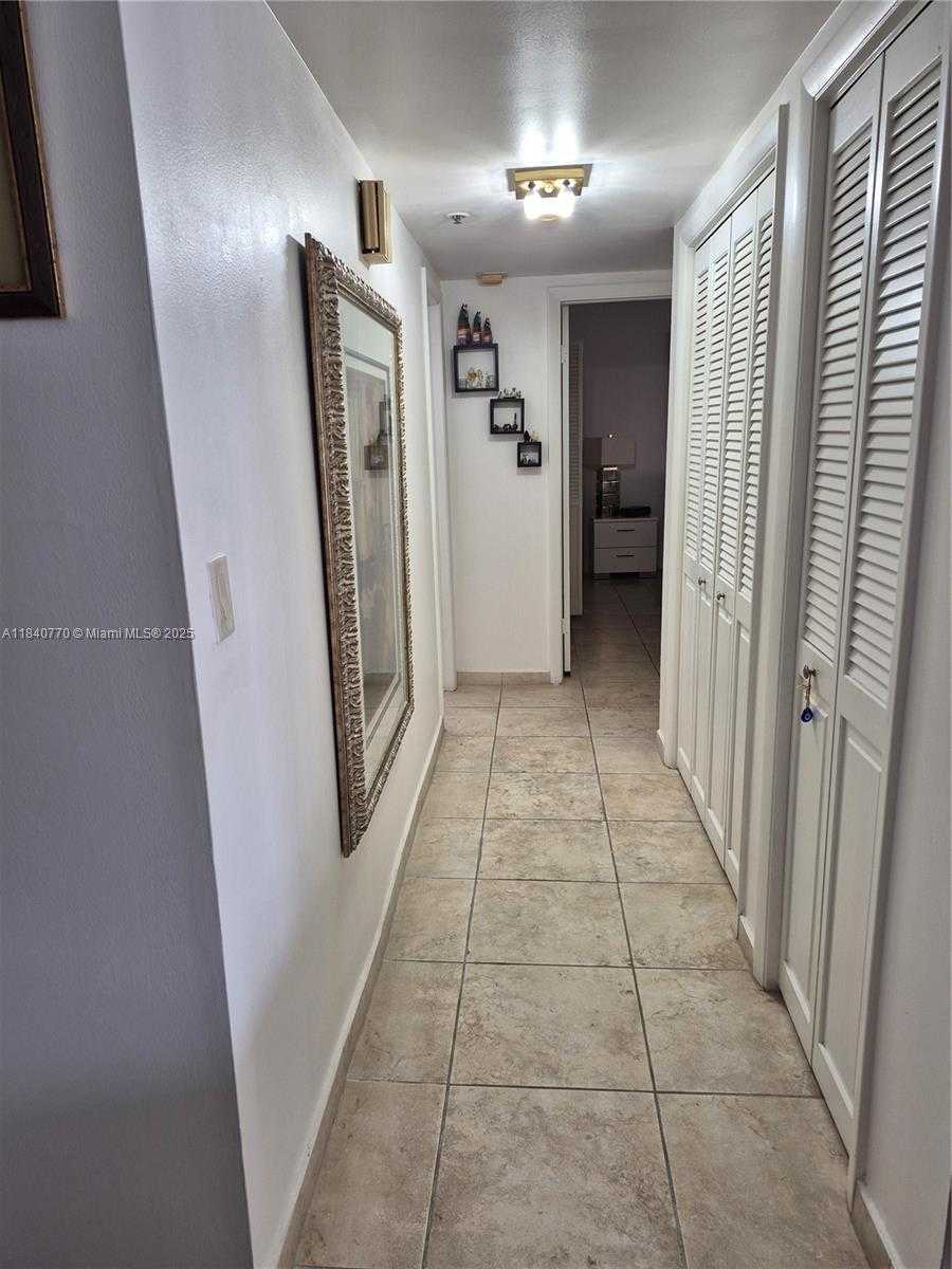 Small Image of 4001 HILLCREST DR #705, Hollywood Number 3