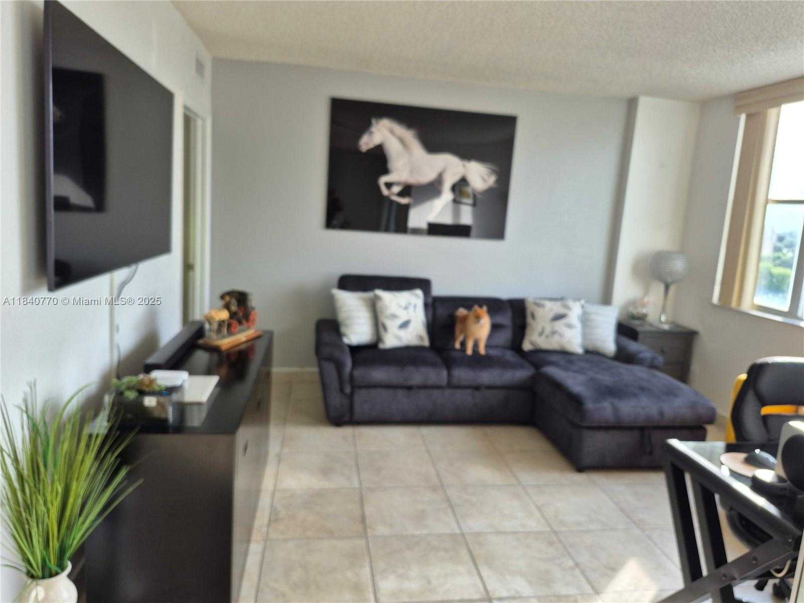 Small Image of 4001 HILLCREST DR #705, Hollywood Number 8