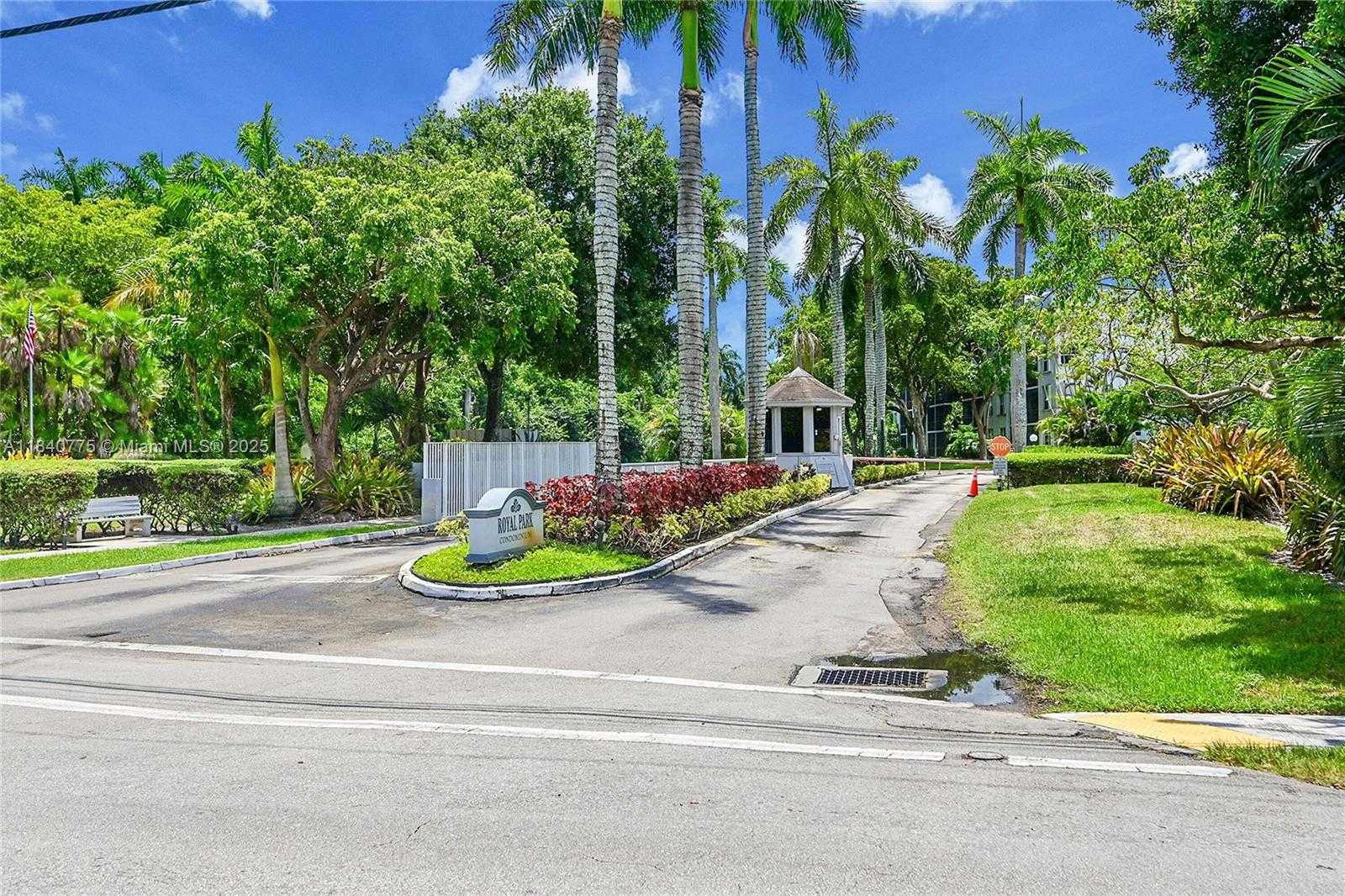 Small Image of 112 SOUTH ROYAL PARK DR #1C, Oakland Park Number 1