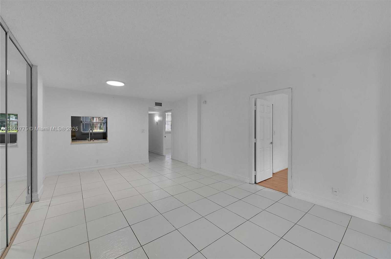 Small Image of 112 SOUTH ROYAL PARK DR #1C, Oakland Park Number 12