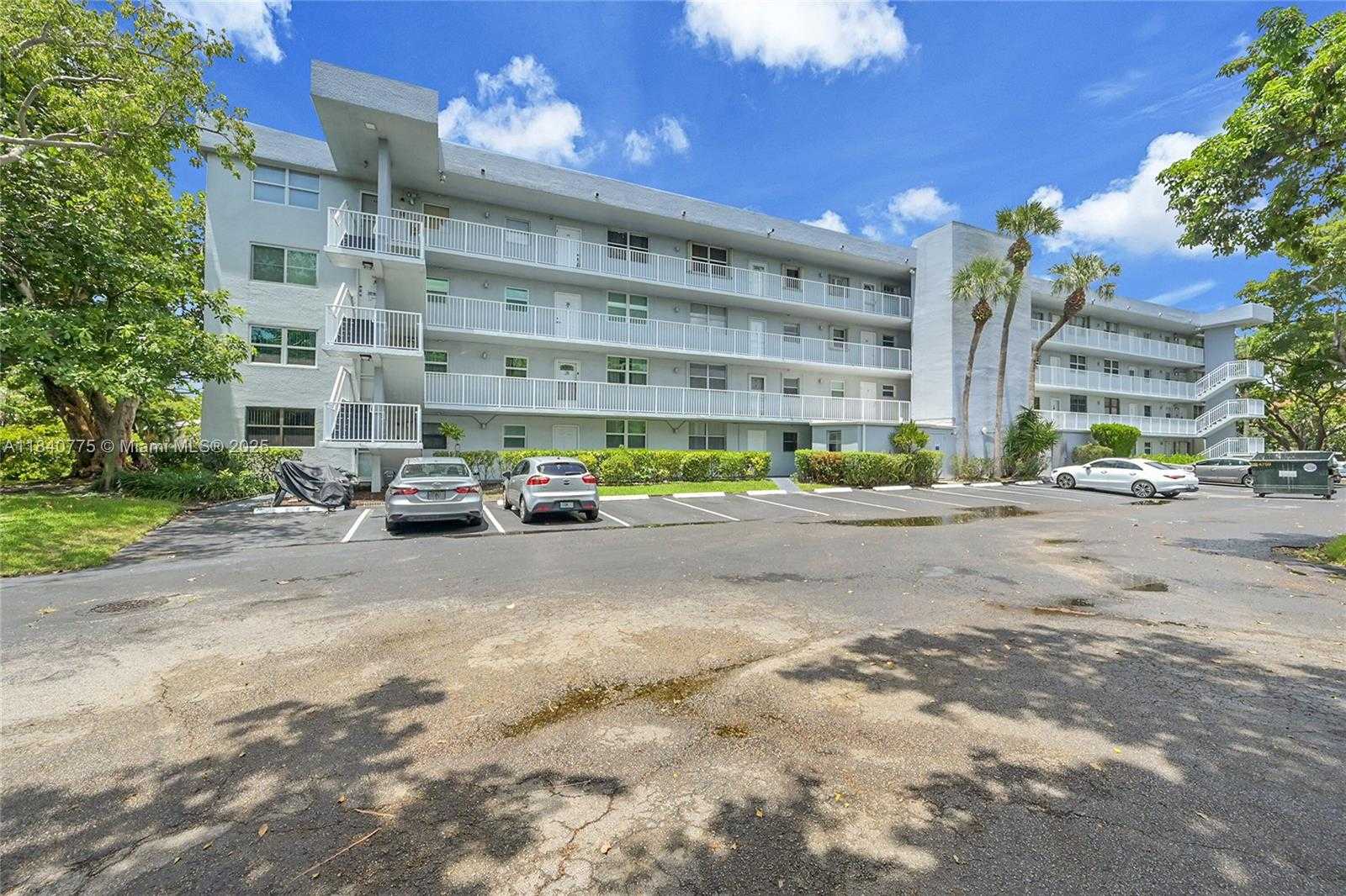 Small Image of 112 SOUTH ROYAL PARK DR #1C, Oakland Park Number 2