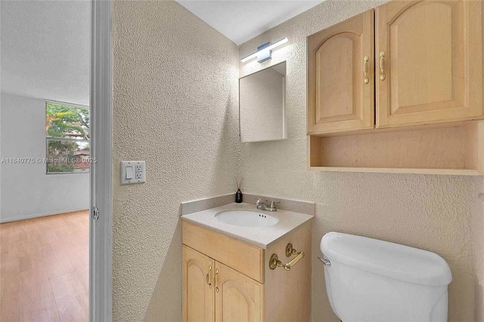 Small Image of 112 SOUTH ROYAL PARK DR #1C, Oakland Park Number 20