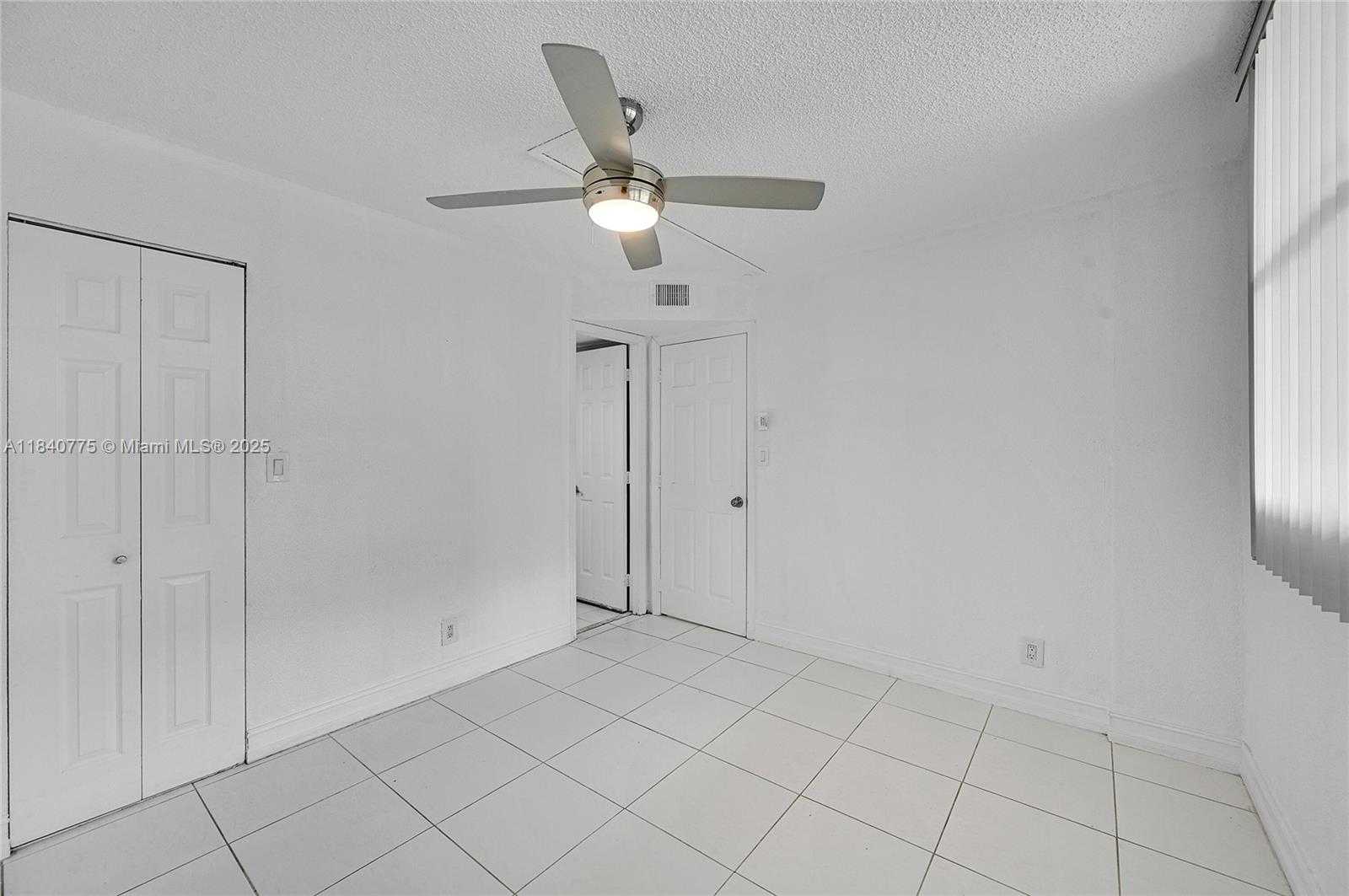 Small Image of 112 SOUTH ROYAL PARK DR #1C, Oakland Park Number 21