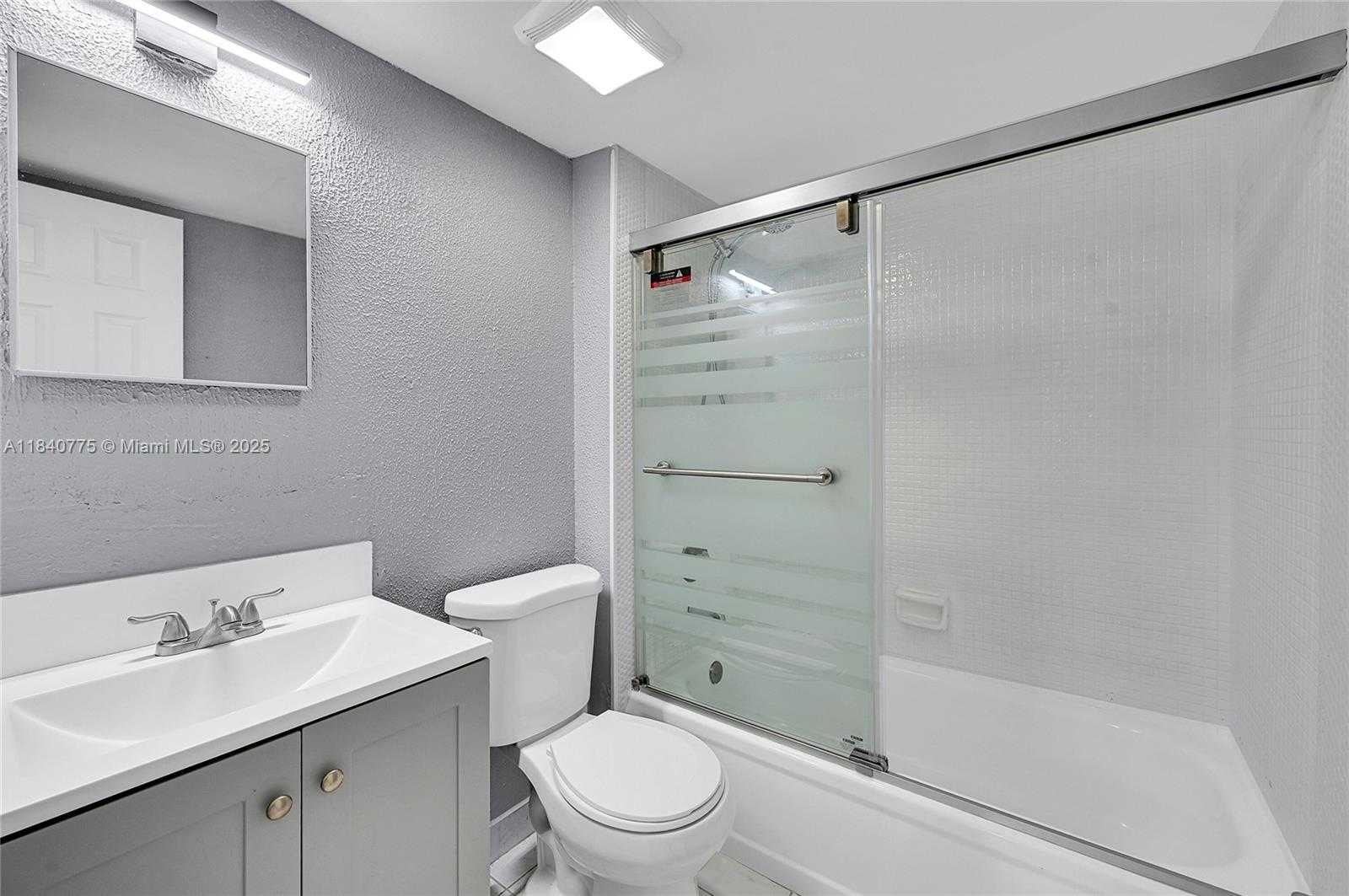 Small Image of 112 SOUTH ROYAL PARK DR #1C, Oakland Park Number 24