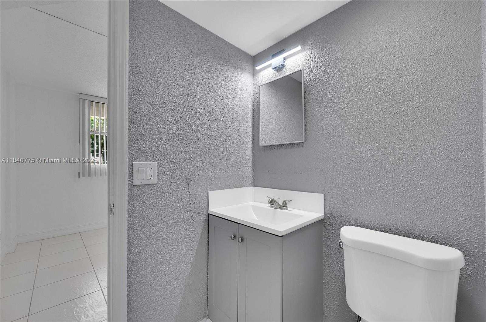 Small Image of 112 SOUTH ROYAL PARK DR #1C, Oakland Park Number 25