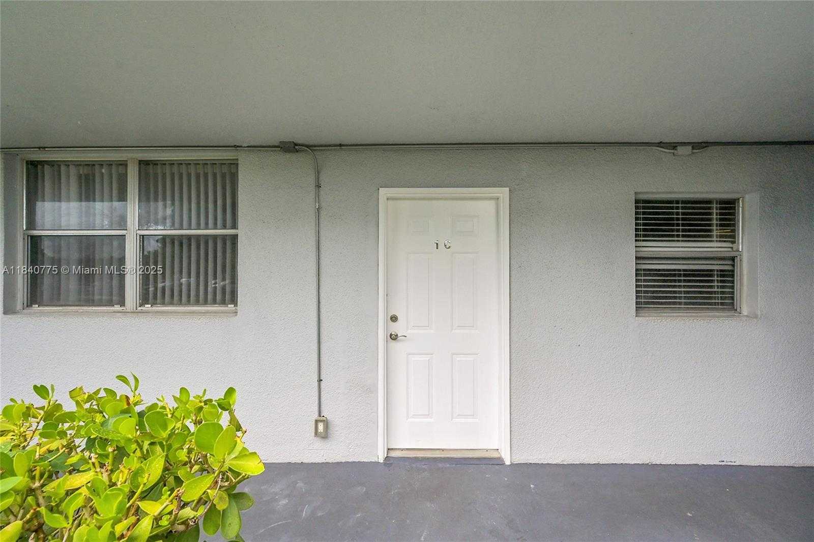 Small Image of 112 SOUTH ROYAL PARK DR #1C, Oakland Park Number 3
