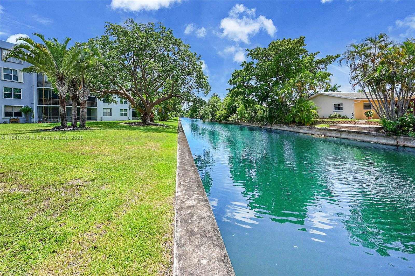 Small Image of 112 SOUTH ROYAL PARK DR #1C, Oakland Park Number 32