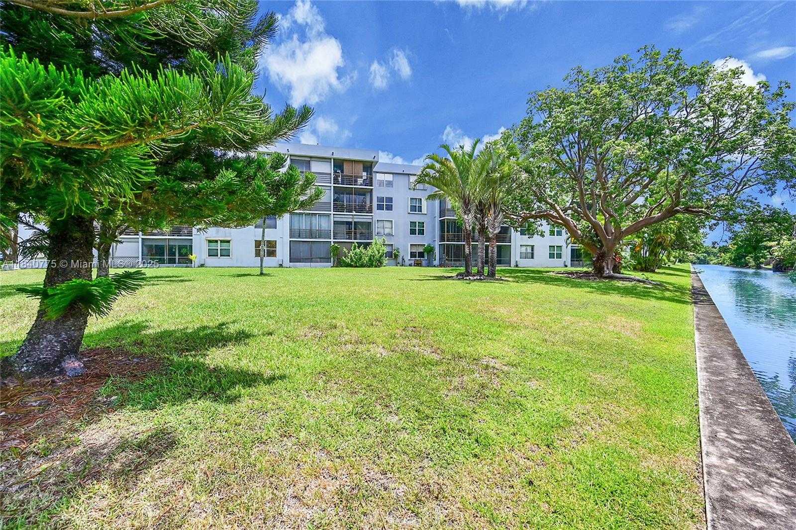 Small Image of 112 SOUTH ROYAL PARK DR #1C, Oakland Park Number 34