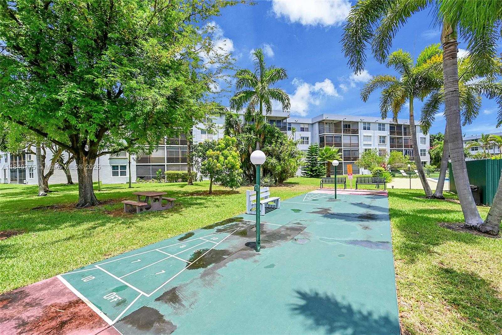 Small Image of 112 SOUTH ROYAL PARK DR #1C, Oakland Park Number 35