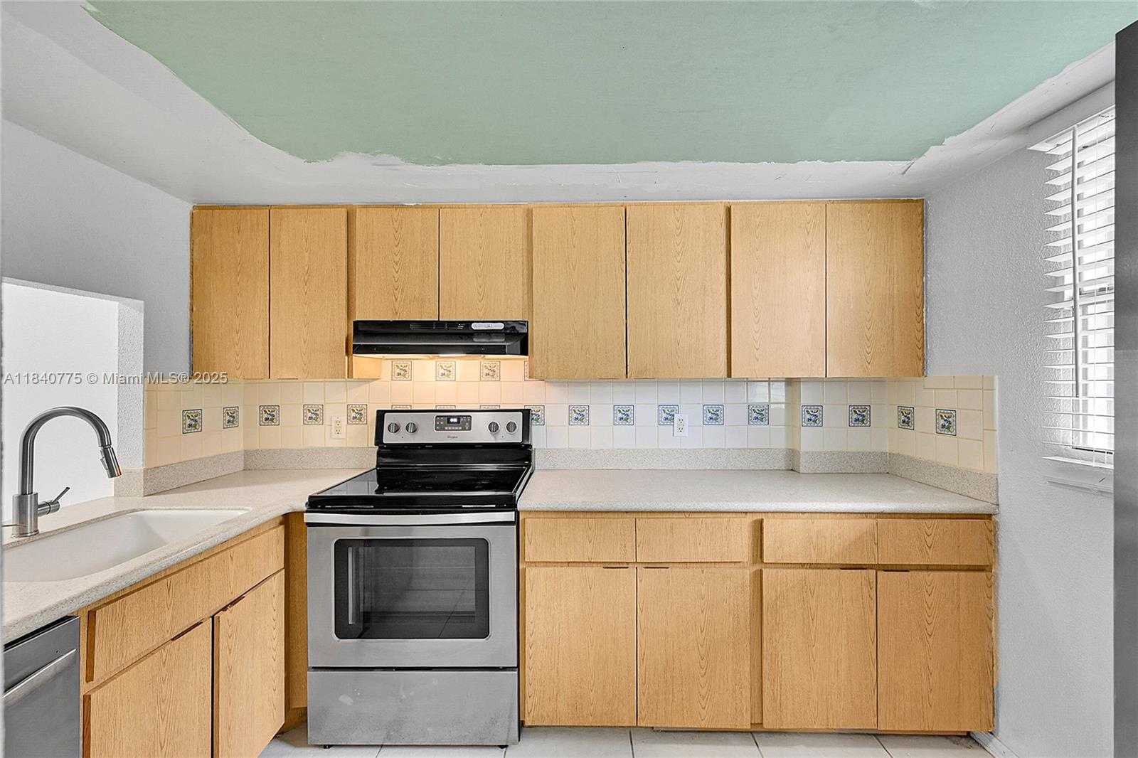 Small Image of 112 SOUTH ROYAL PARK DR #1C, Oakland Park Number 5