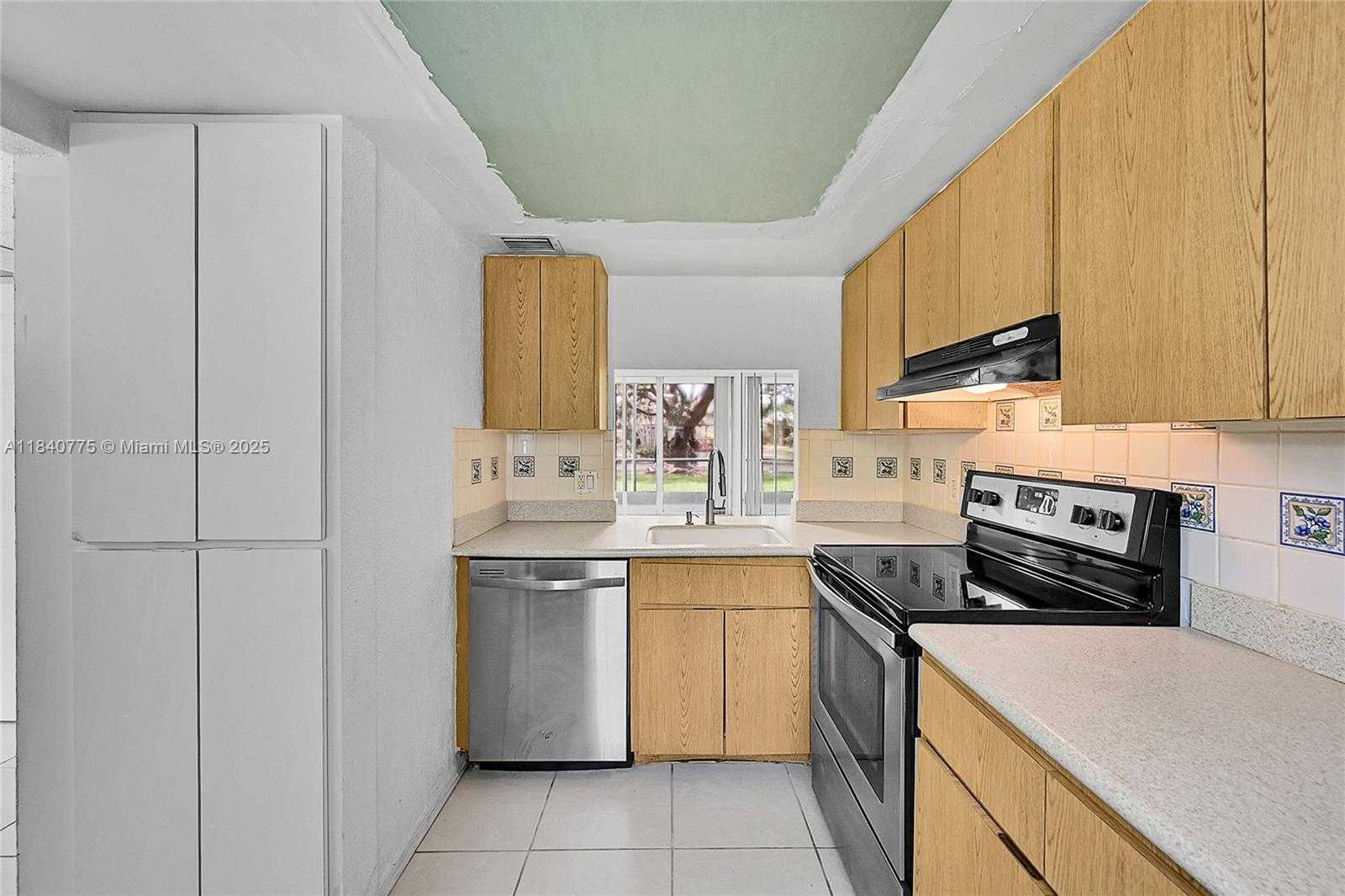 Small Image of 112 SOUTH ROYAL PARK DR #1C, Oakland Park Number 6