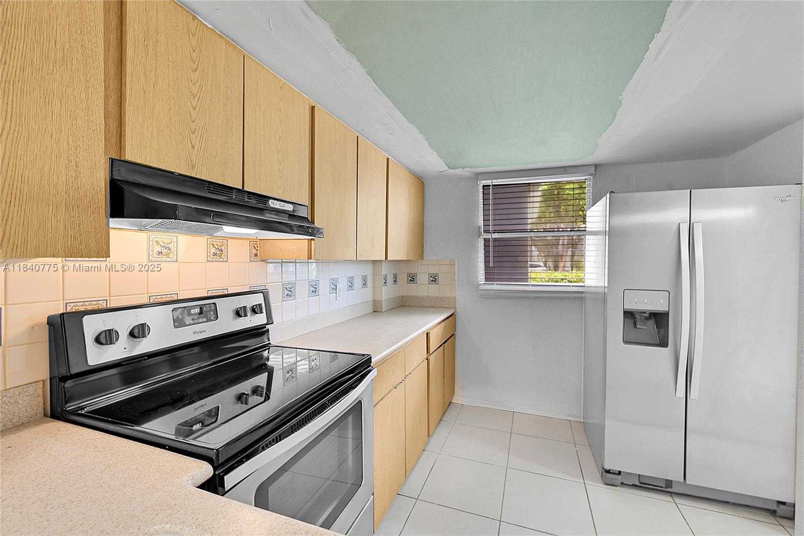 Small Image of 112 SOUTH ROYAL PARK DR #1C, Oakland Park Number 8