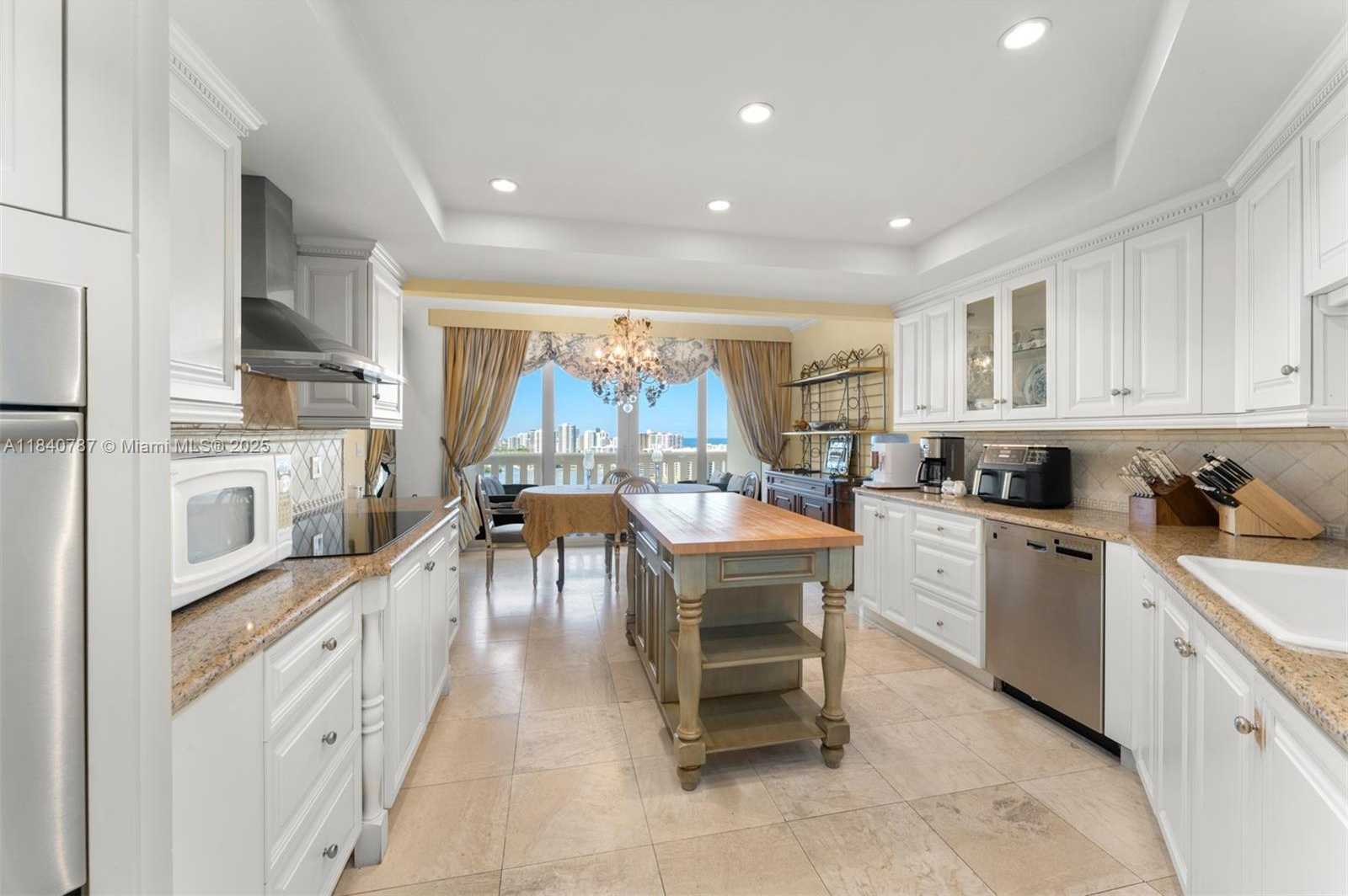 Small Image of 3000 ISLAND BLVD #2902, Aventura Number 22