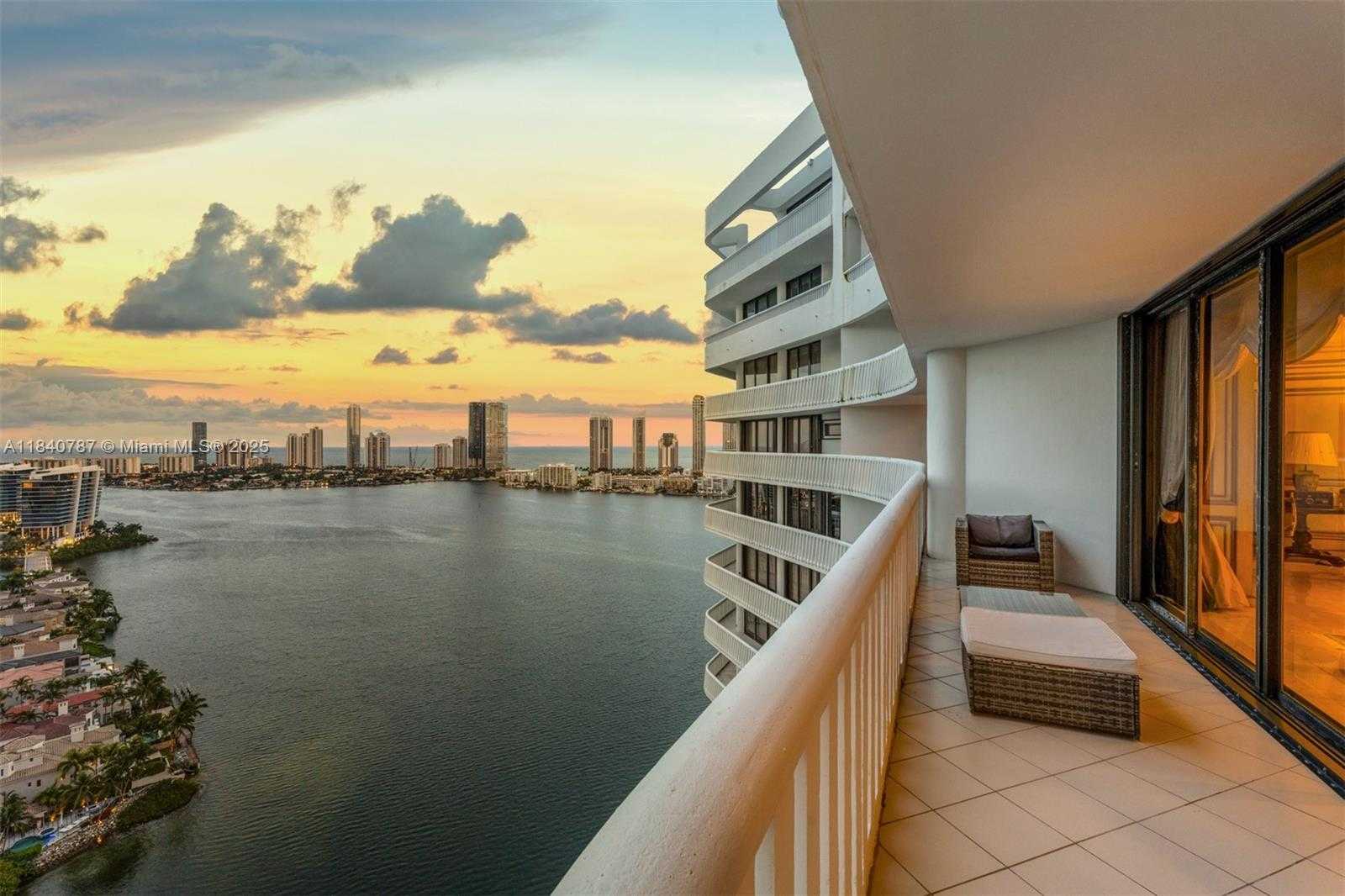 Small Image of 3000 ISLAND BLVD #2902, Aventura Number 26