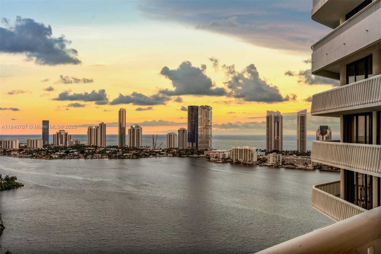 Small Image of 3000 ISLAND BLVD #2902, Aventura Number 27