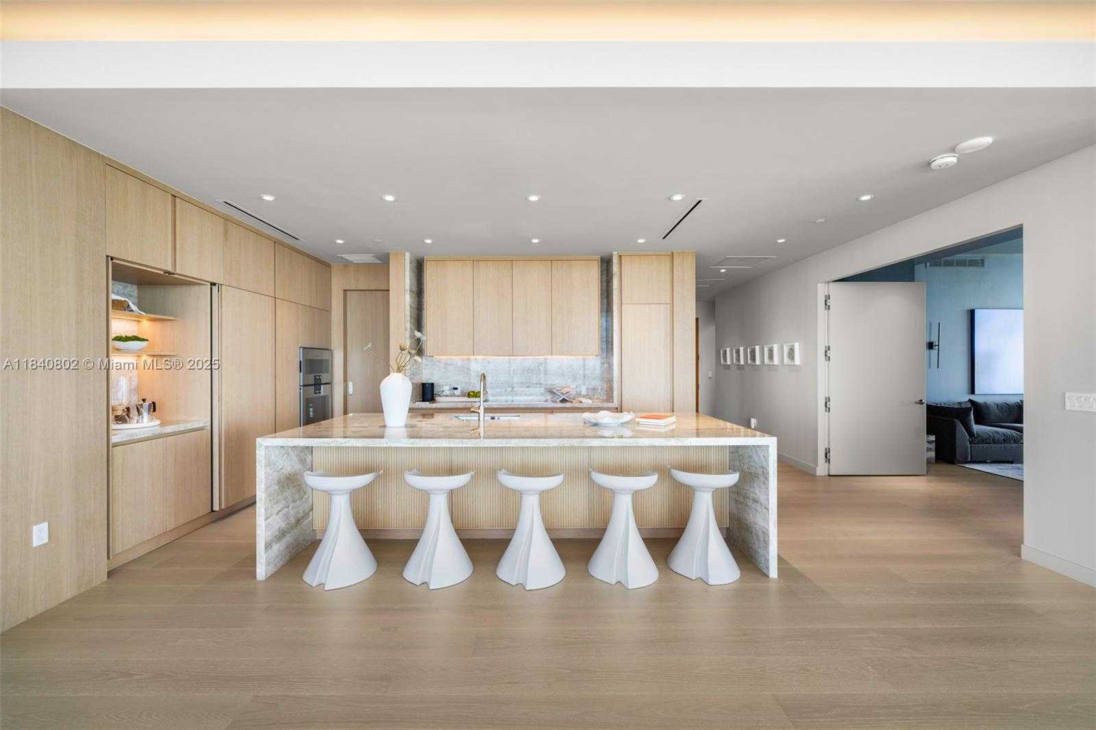 Small Image of 501 WEST AVE #PH4701, Miami Beach Number 3