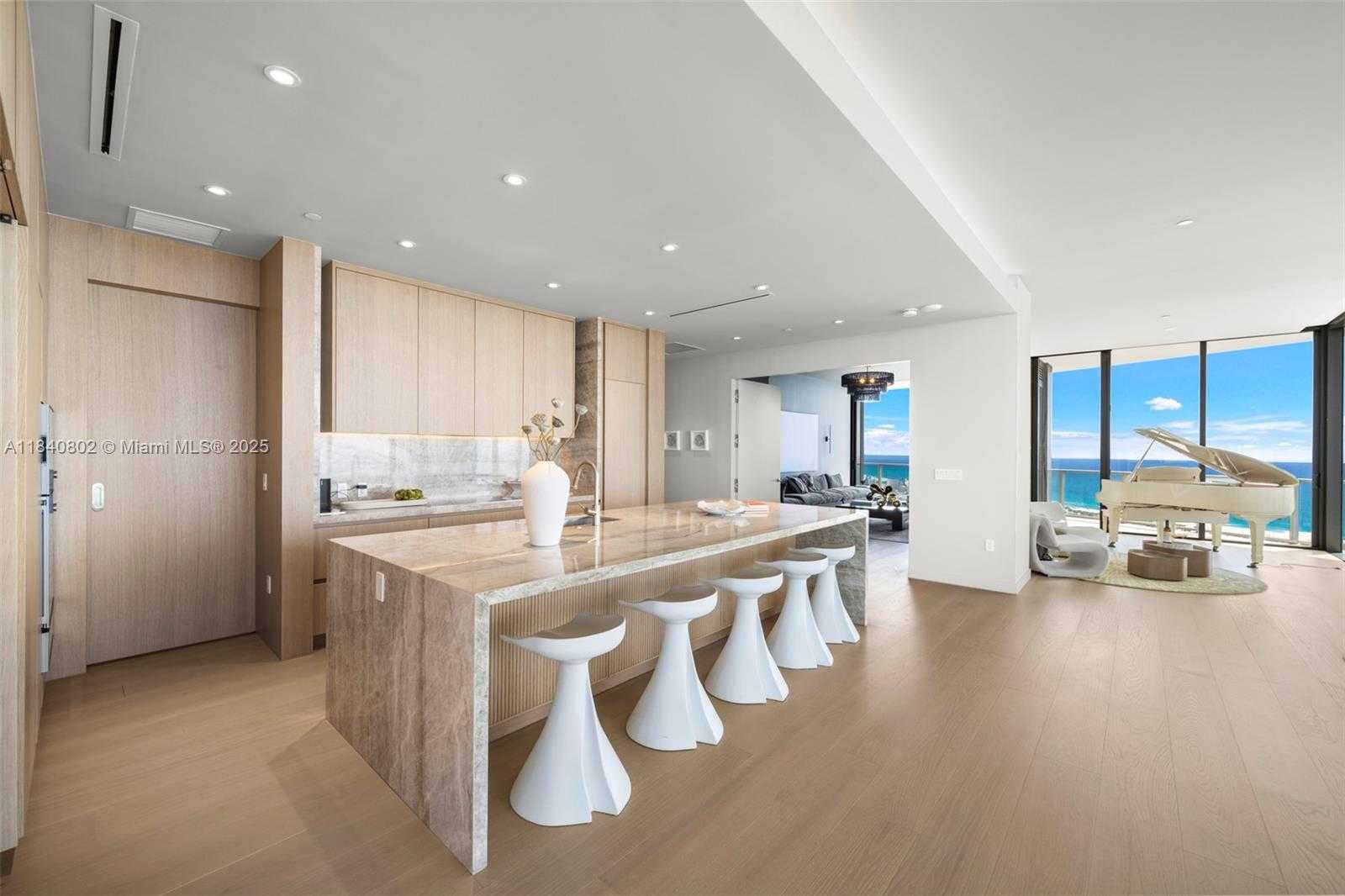 Small Image of 501 WEST AVE #PH4701, Miami Beach Number 4